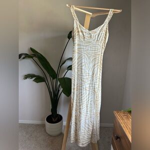 Trendy Zara animal print yellow striped dress size M